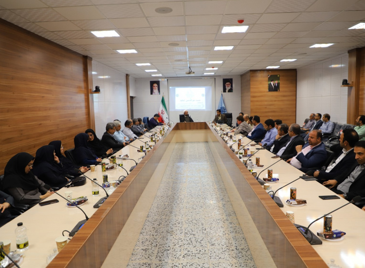 نشست هم اندیشی اساتید با موضوع پژوهش در خدمت جامعه: راهکارها و فرصت‌های پیش رو