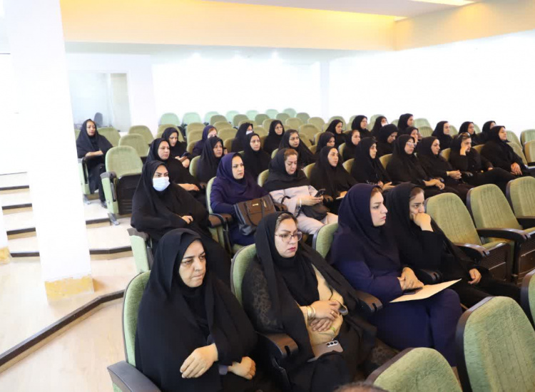 نشست بصیرت افزایی با موضوع الزامات فرهنگی استان شدن سیستان امروز با سخنرانی حجت الاسلام رهدار