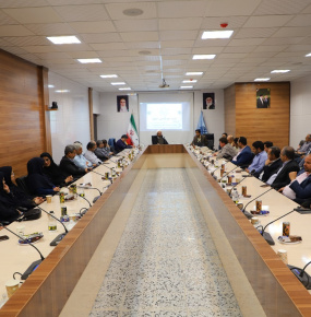 نشست هم اندیشی اساتید با موضوع پژوهش در خدمت جامعه: راهکارها و فرصت‌های پیش رو