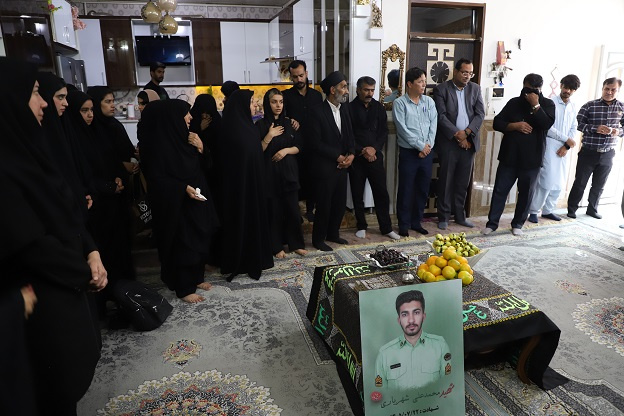 دیدار تعدادی از اعضای جامعه دانشگاهی دانشگاه زابل با خانواده شهید والامقام محمدعلی شهریاری